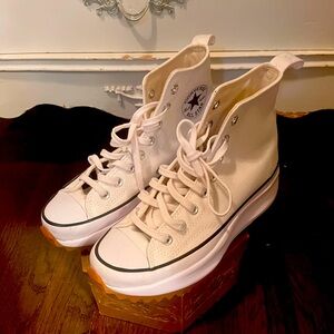 White Converse Chuck Taylor Platform High-Top Sneakers – Excellent Condition
